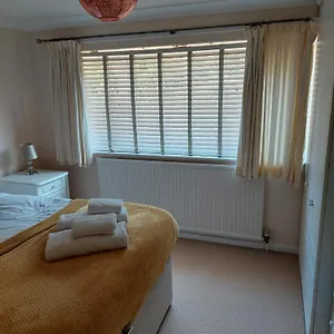 Spacious 3 Bdr House With Parking-families-corporate Groups By Orbitat Holiday home